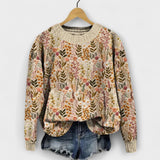 Tina – Beiger Pullover mit Blumenmuster