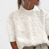 Anita – Blusa branca com bordado e gola alta