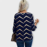 Emma – Dunkelblaue Bluse mit goldfarbenem Zickzackmuster