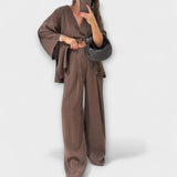 Jacqueline - Braunes Set mit V-Top und Hose