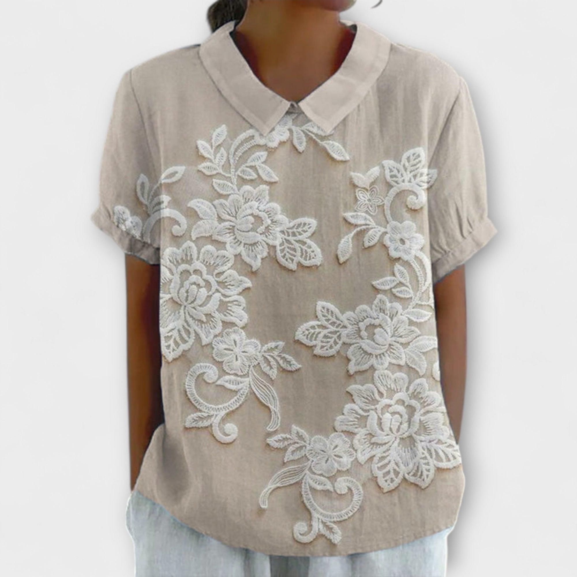Emma – Weiße Bluse mit Vintage-Spitze