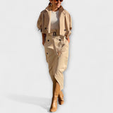 Lyra - Beiges Set mit Blazer und Midi-Rock
