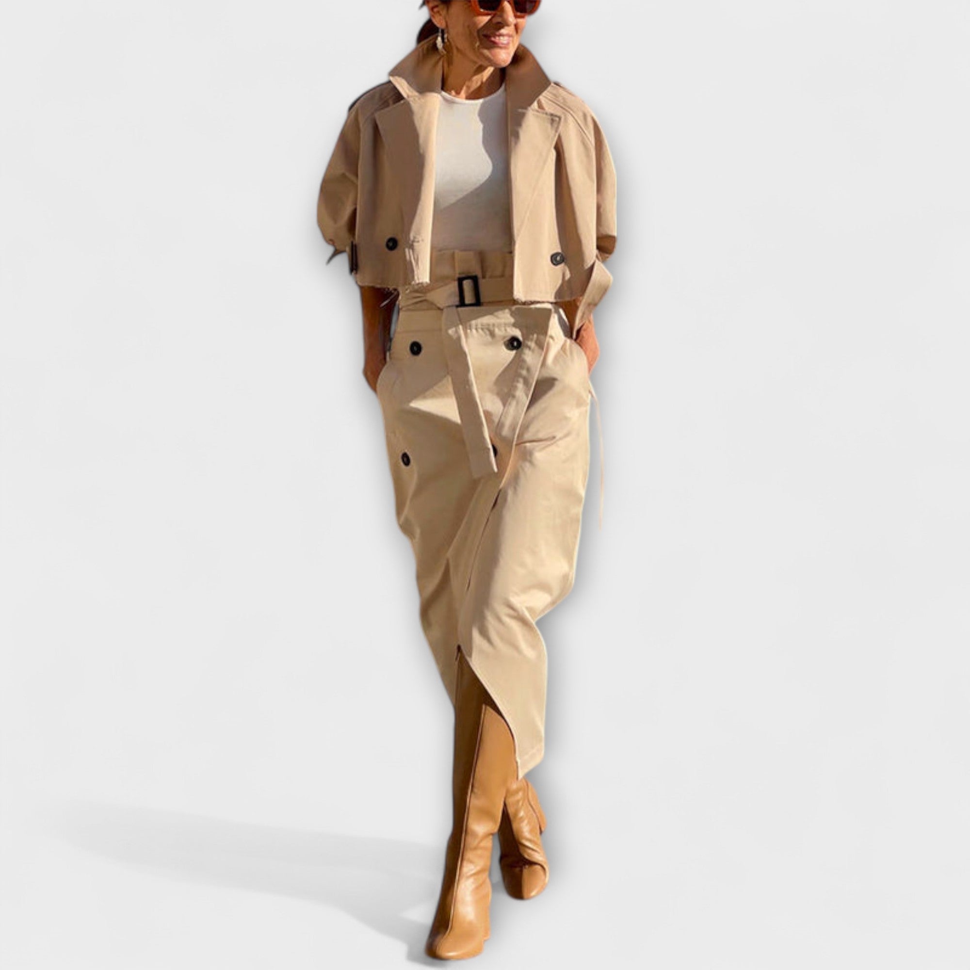 Lyra - Beiges Set mit Blazer und Midi-Rock