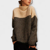 Agathe – Brauner Rollkragenpullover mit Fischgrätmuster
