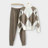 Laura - Khakifarbenes Set mit Raute-Pullover
