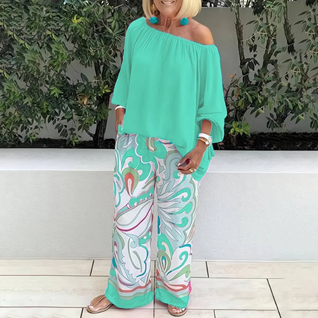 Yesenia - Blaues Set mit Off-Shoulder-Top