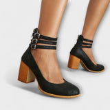 Annegret - Rote Pumps mit Riemen