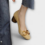 Mathilde – Pumps mit goldener Schnalle