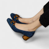 Mathilde – Pumps mit goldener Schnalle