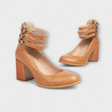 Annegret - Rote Pumps mit Riemen