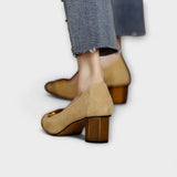 Mathilde – Pumps mit goldener Schnalle