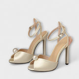 Liesel – Schwarze Peep-Toe-Stilettos