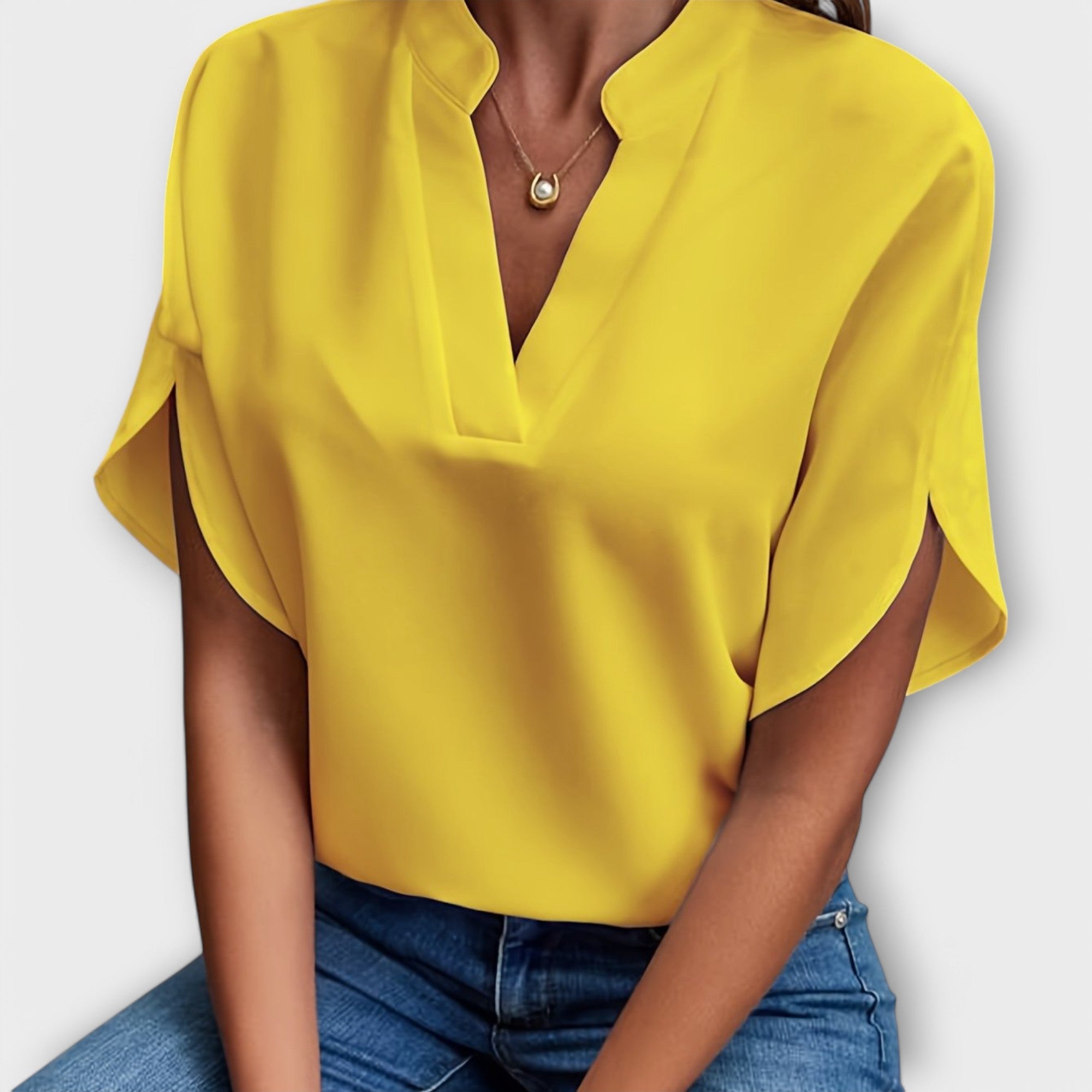Vivi – Weiße leichte Bluse mit V-Ausschnitt
