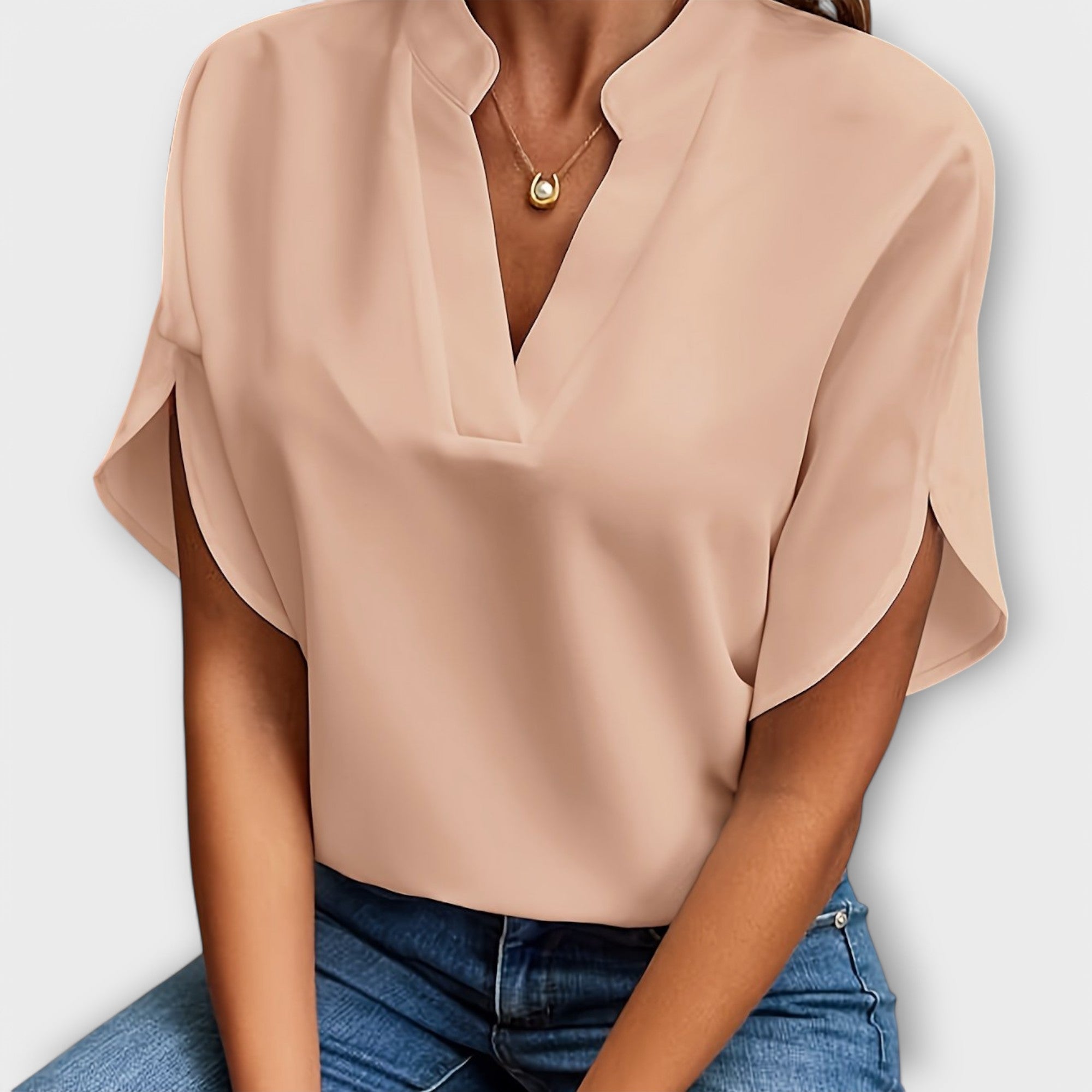 Vivi – Weiße leichte Bluse mit V-Ausschnitt