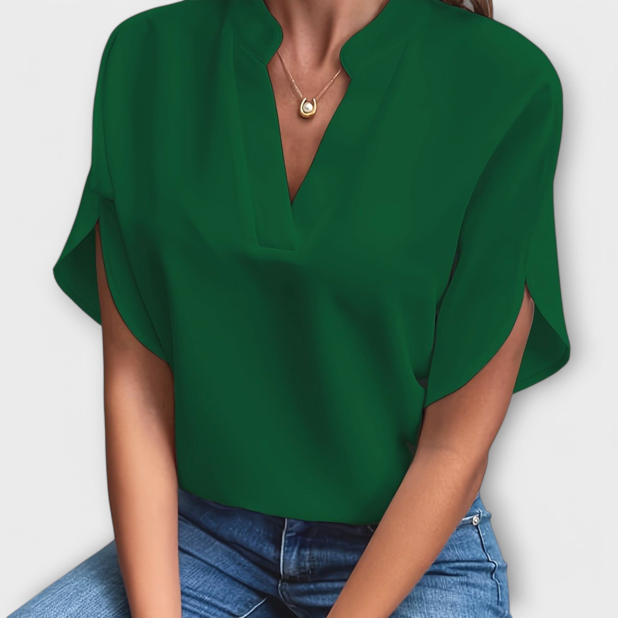 Vivi – Weiße leichte Bluse mit V-Ausschnitt