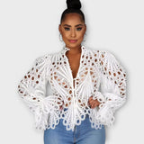 Savannah – Weiße, asymmetrische Bluse mit Spitze