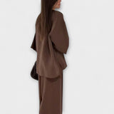 Jacqueline - Braunes Set mit V-Top und Hose