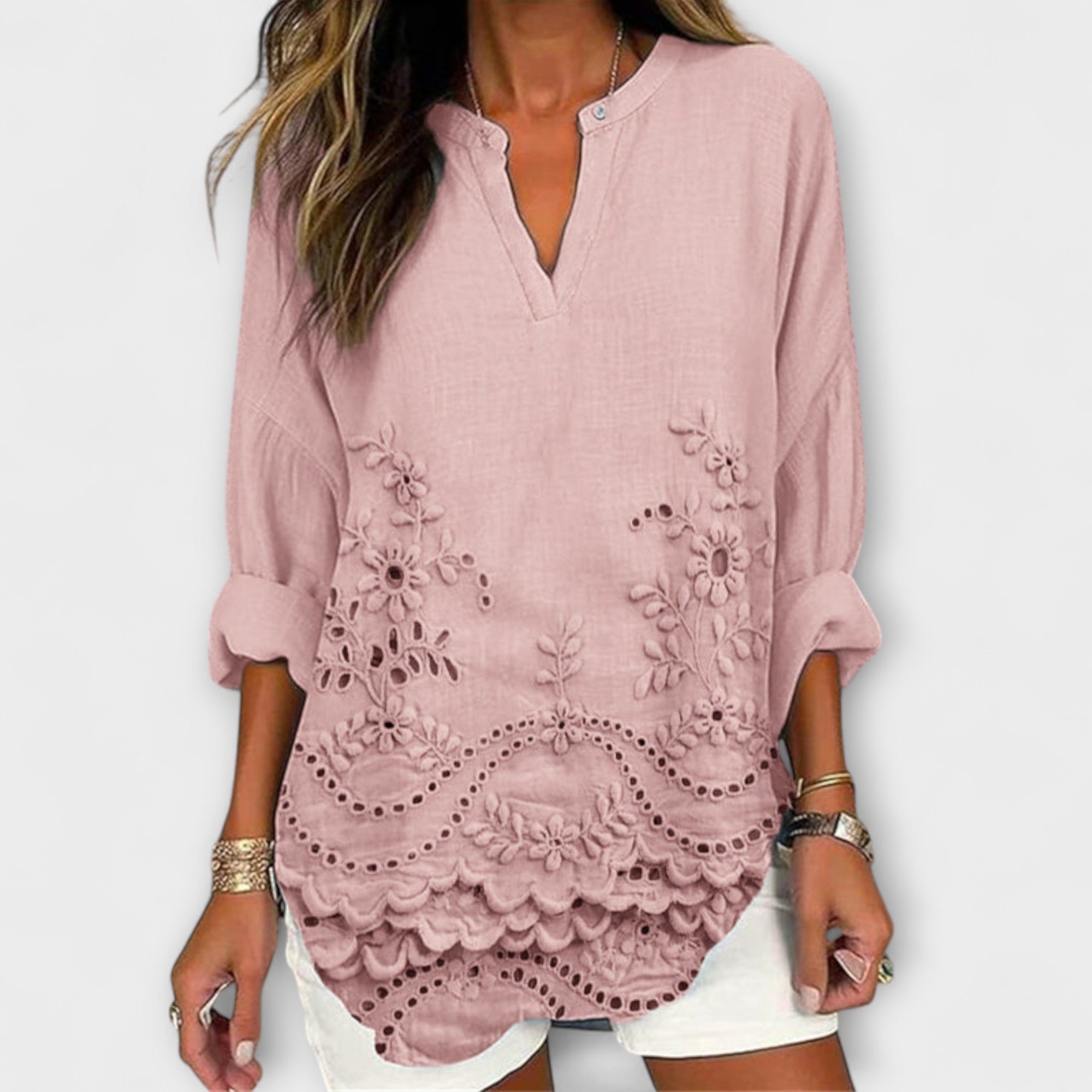 Aria – Céu-azul arejado com blusa de ponto aberto
