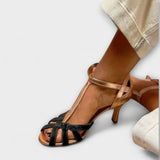 Apollonia – Schwarze Stilettos mit Riemchen