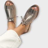 Wilma - Sling-Pumps mit silberner Schleife