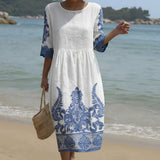 Bianca - Weisses Maxikleid mit blauem Ornamentmuster