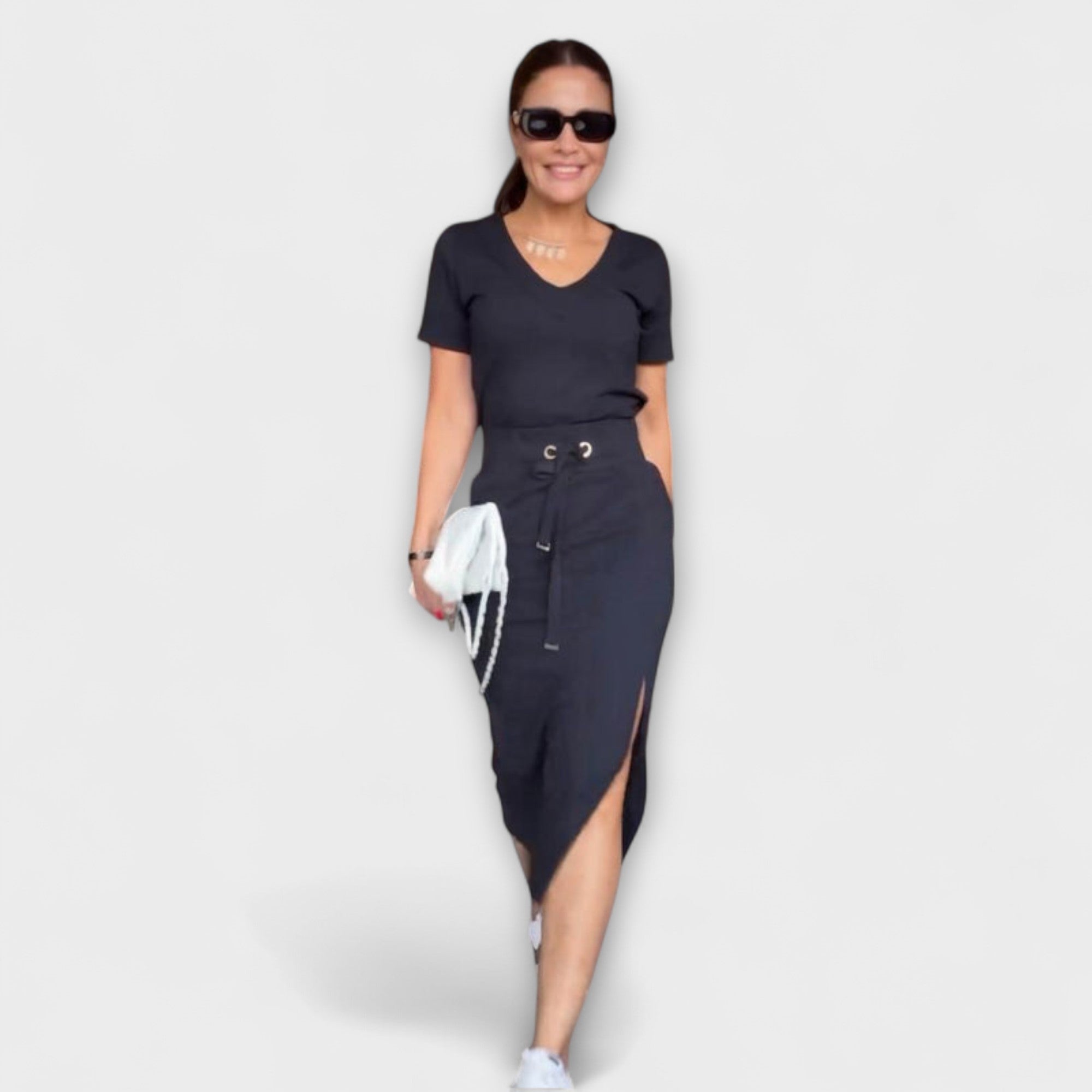 Danielle - Schwarzes Set mit V-Top und Midi-Rock